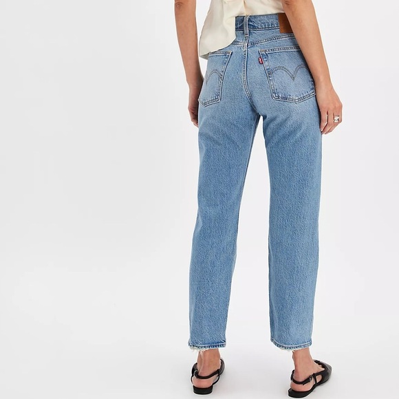 LEVI WOMEN'S HIGH RISE WEDGIE STRAIGHT JEANS LIGHT WASH DISTRESSED HOLE SZ 25x28 - Picture 2 of 12